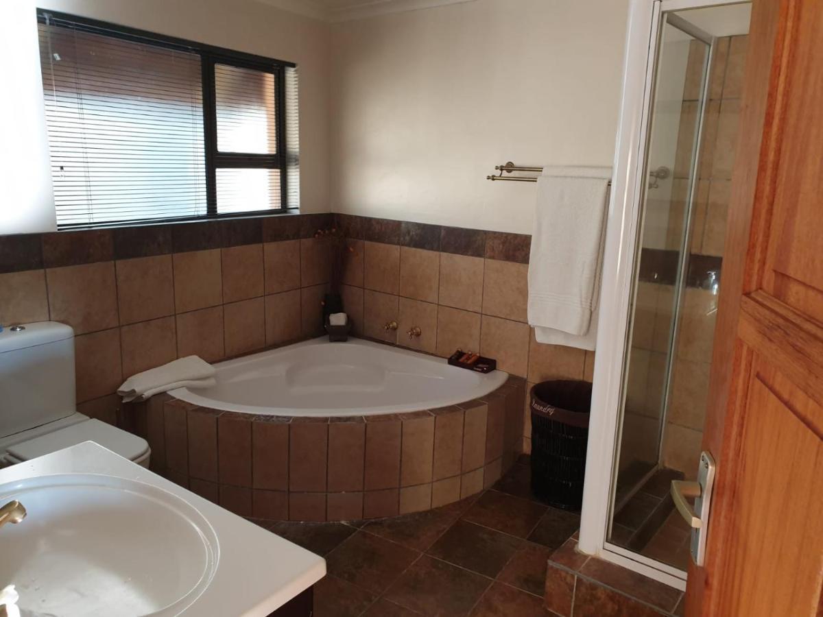 Wag N Bietjie Bush Lodge Heuningneskloof Esterno foto