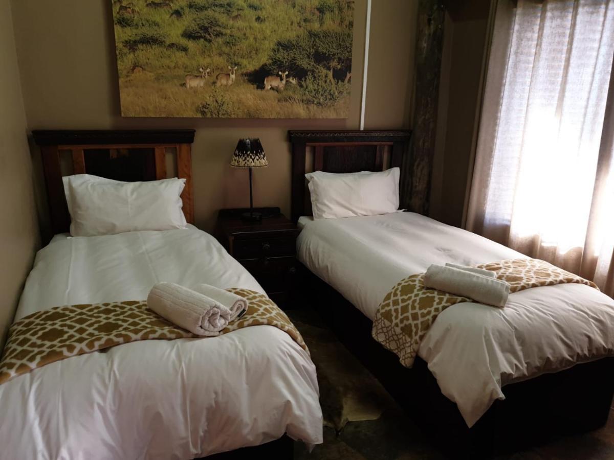 Wag N Bietjie Bush Lodge Heuningneskloof Esterno foto