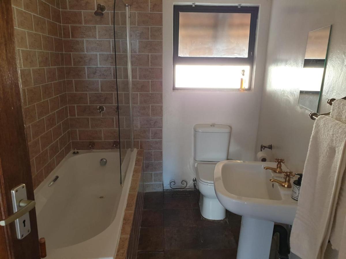 Wag N Bietjie Bush Lodge Heuningneskloof Esterno foto